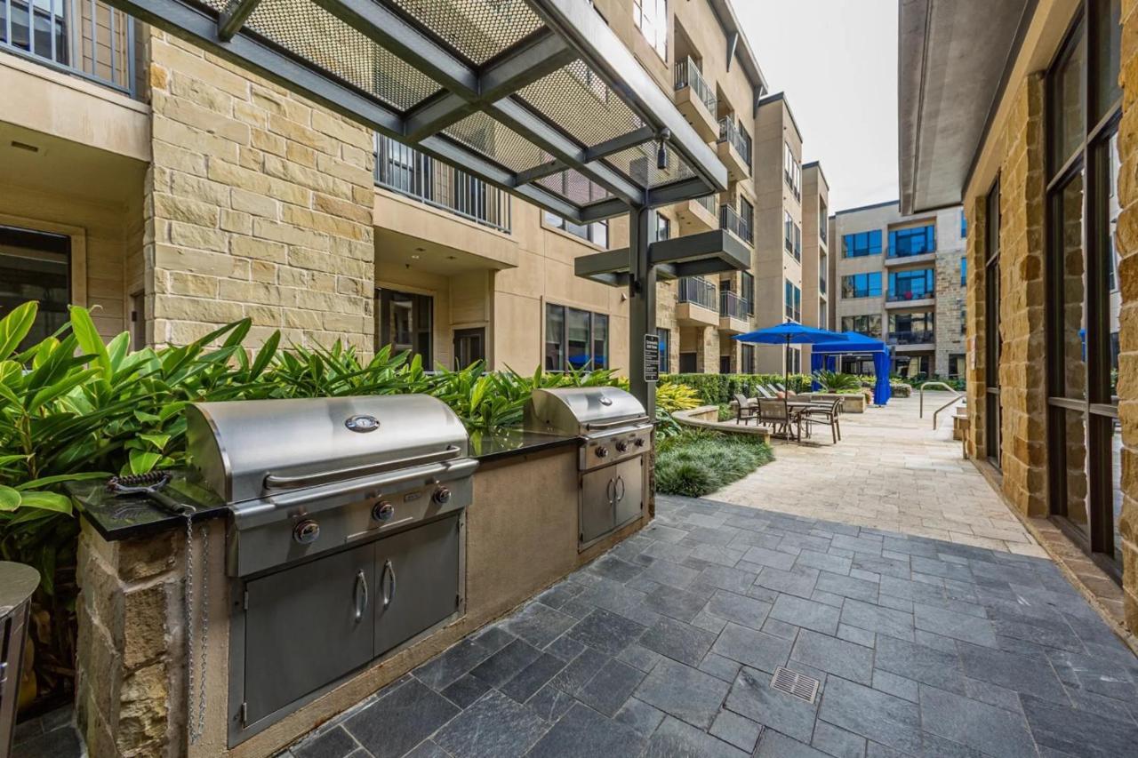 Urban Oasis Your Perfect Getaway In The Heart Of Downtown! Apartment Хюстън Екстериор снимка