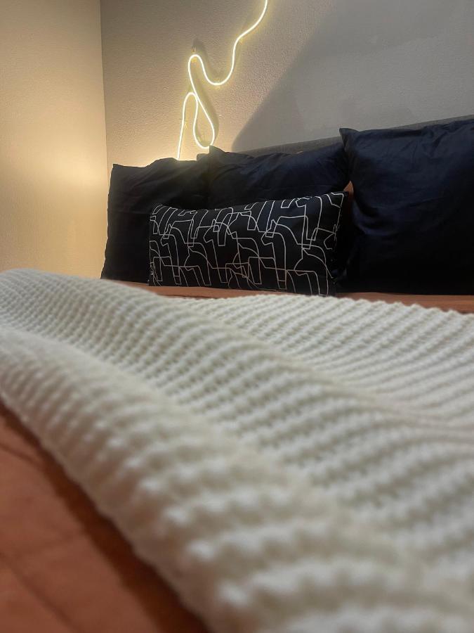 Urban Oasis Your Perfect Getaway In The Heart Of Downtown! Apartment Хюстън Екстериор снимка